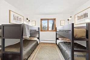 3 habitaciones, escritorio, tabla de planchar con plancha y wifi 