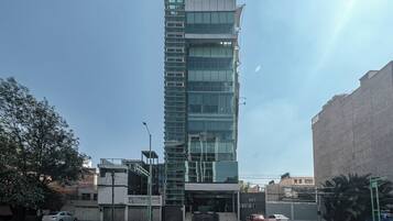 Vista frontal de la propiedad