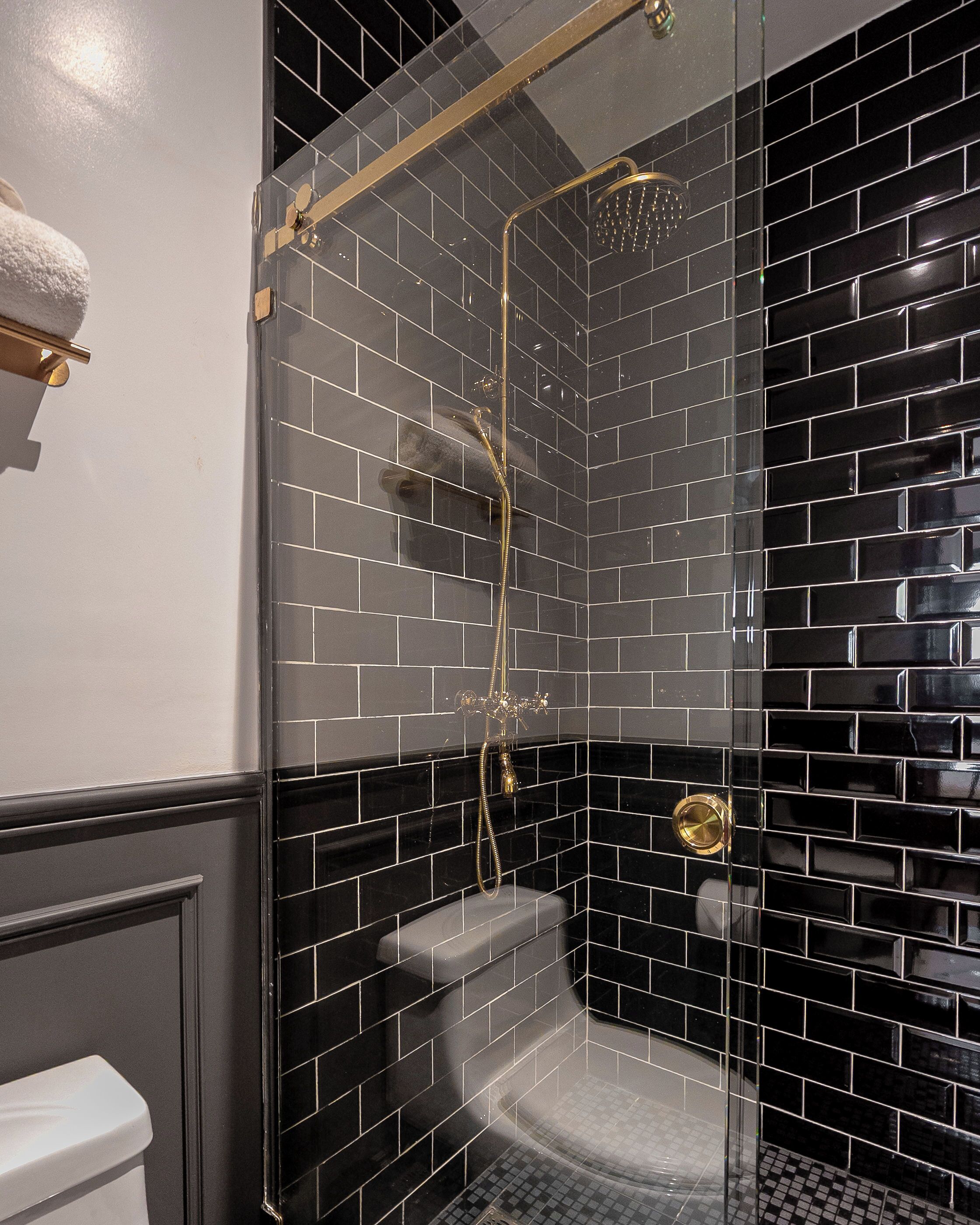 Premium Suite, City View | Bathroom | Shower, rainfall showerhead, free toiletries, hair dryer