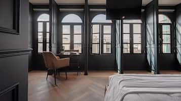 Deluxe Suite, City View | Egyptian cotton sheets, premium bedding, memory foam beds