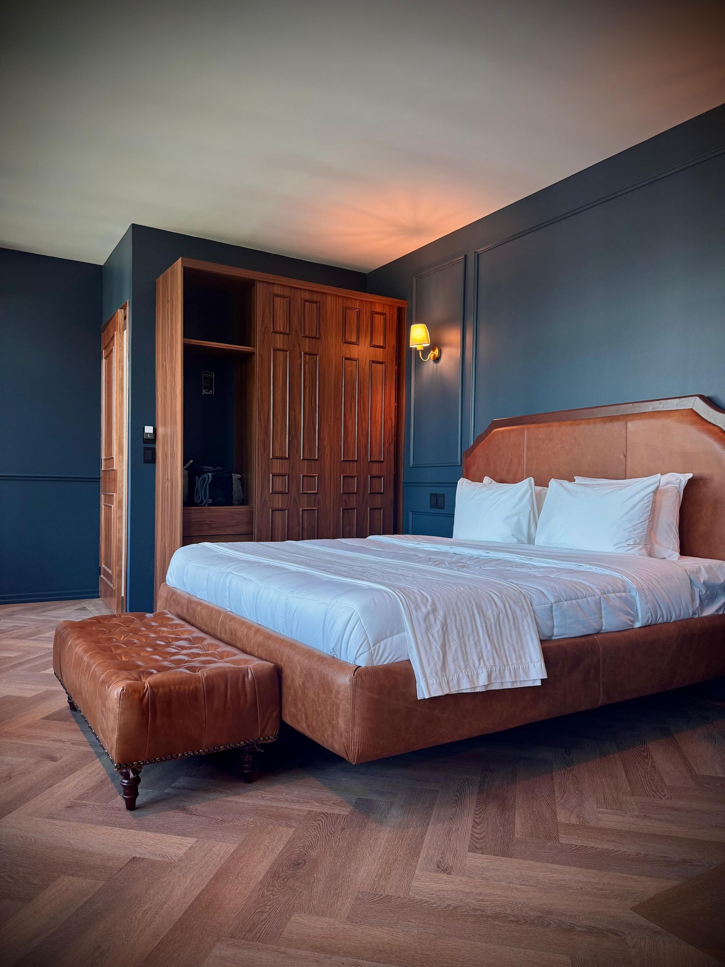 Deluxe Suite, City View | Egyptian cotton sheets, premium bedding, memory foam beds