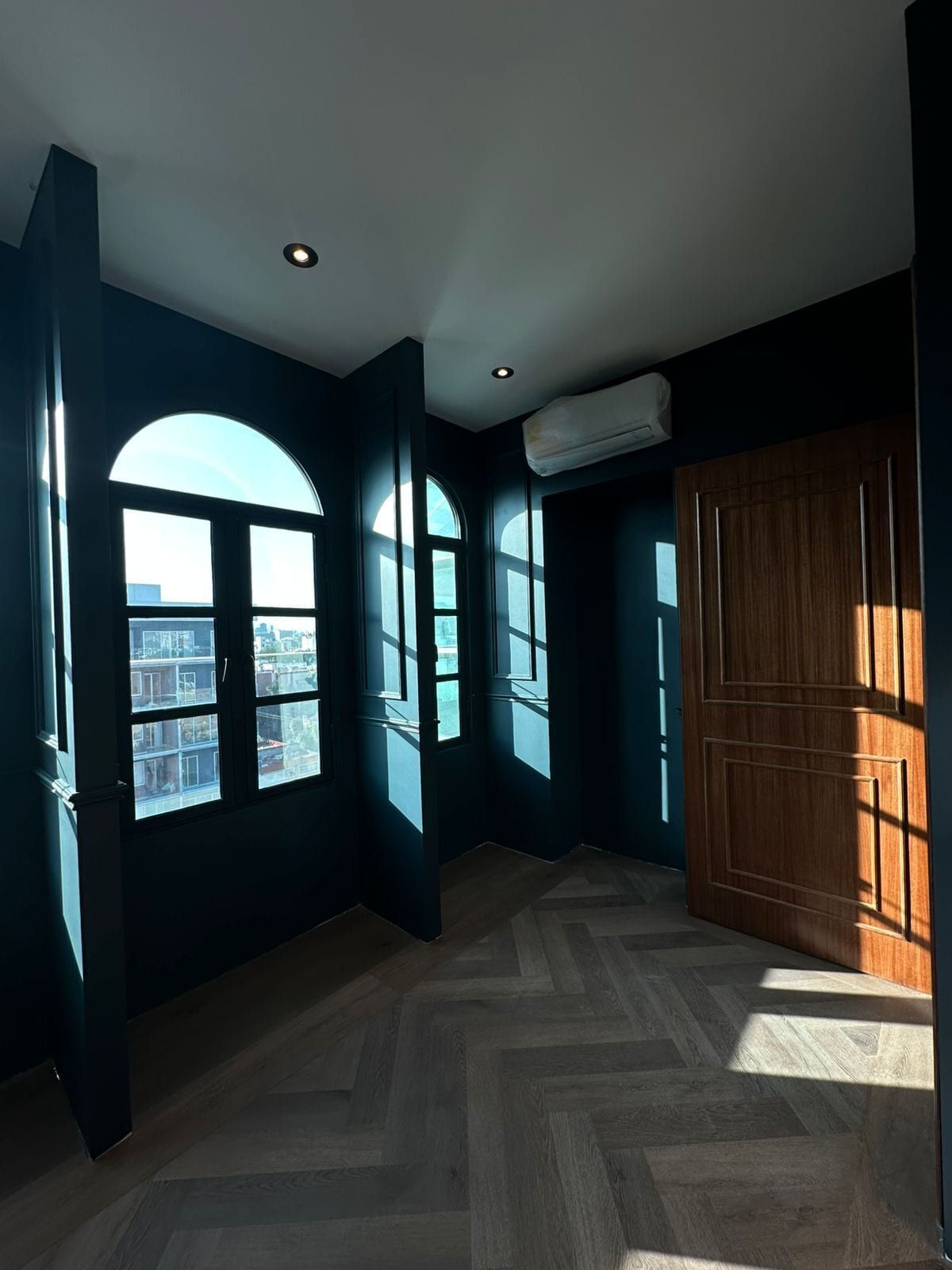 55-inch Smart TV with satellite channels, Netflix, streaming services