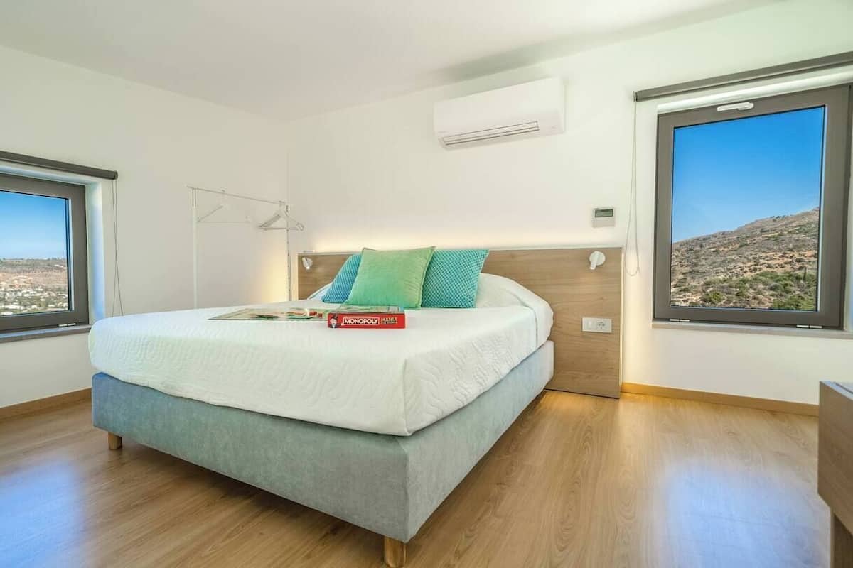 Deluxe Villa, City View | In-room safe, blackout curtains, iron/ironing board, free WiFi