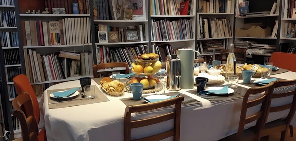 Dining - Guest Room “La Musicale - Django Reinhardt” with Breakfast Included (Rouen)