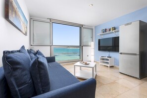 Smart TV - Home2Book Ocean View Corralejo - Terrace & Pool (Corralejo)