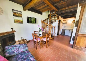 Smart TV - NEW! Tuscany Farmhouse & barn, private pool, mountain views, sleeping 8, WIFI (Pieve Fosciana)