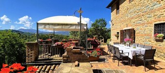 NEW! Farmhouse & barn, private pool, mountain views, flexible changeover.