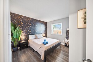 3 bedrooms, iron/ironing board, WiFi, bed sheets