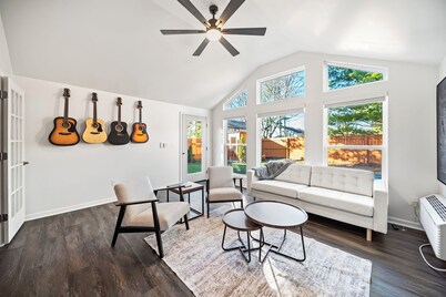 Lovely 3 bed/2 full bath Ranch w/ Sauna near Zoo