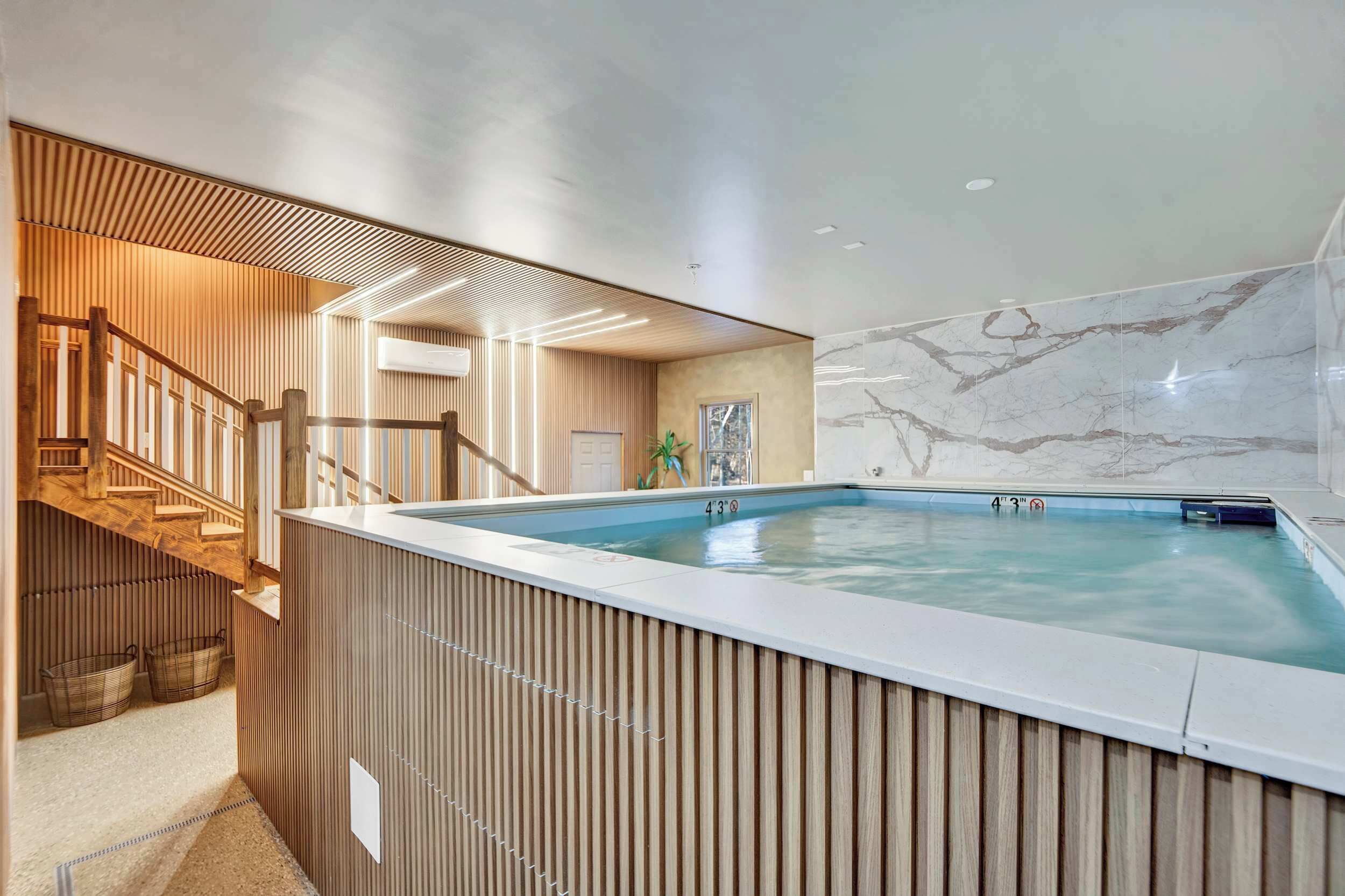 Alberca techada y alberca climatizada