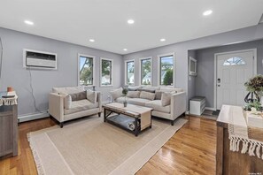House, 3 Bedrooms, Garden View | Living area - Newly Designed 3Br-2Ba Home (Amityville)