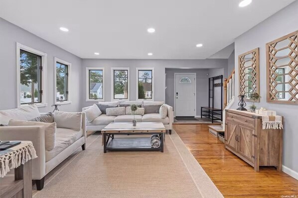 House, 3 Bedrooms, Garden View | Living area - Newly Designed 3Br-2Ba Home (Amityville)