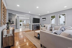 House, 3 Bedrooms, Garden View | Living area - Newly Designed 3Br-2Ba Home (Amityville)
