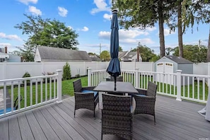Outdoor dining - Newly Designed 3Br-2Ba Home (Amityville)