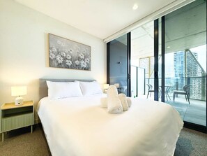Desk, iron/ironing board, WiFi, bed sheets - Central & Spacious Apt in Rundle Mall with Balcony (Adelaide)