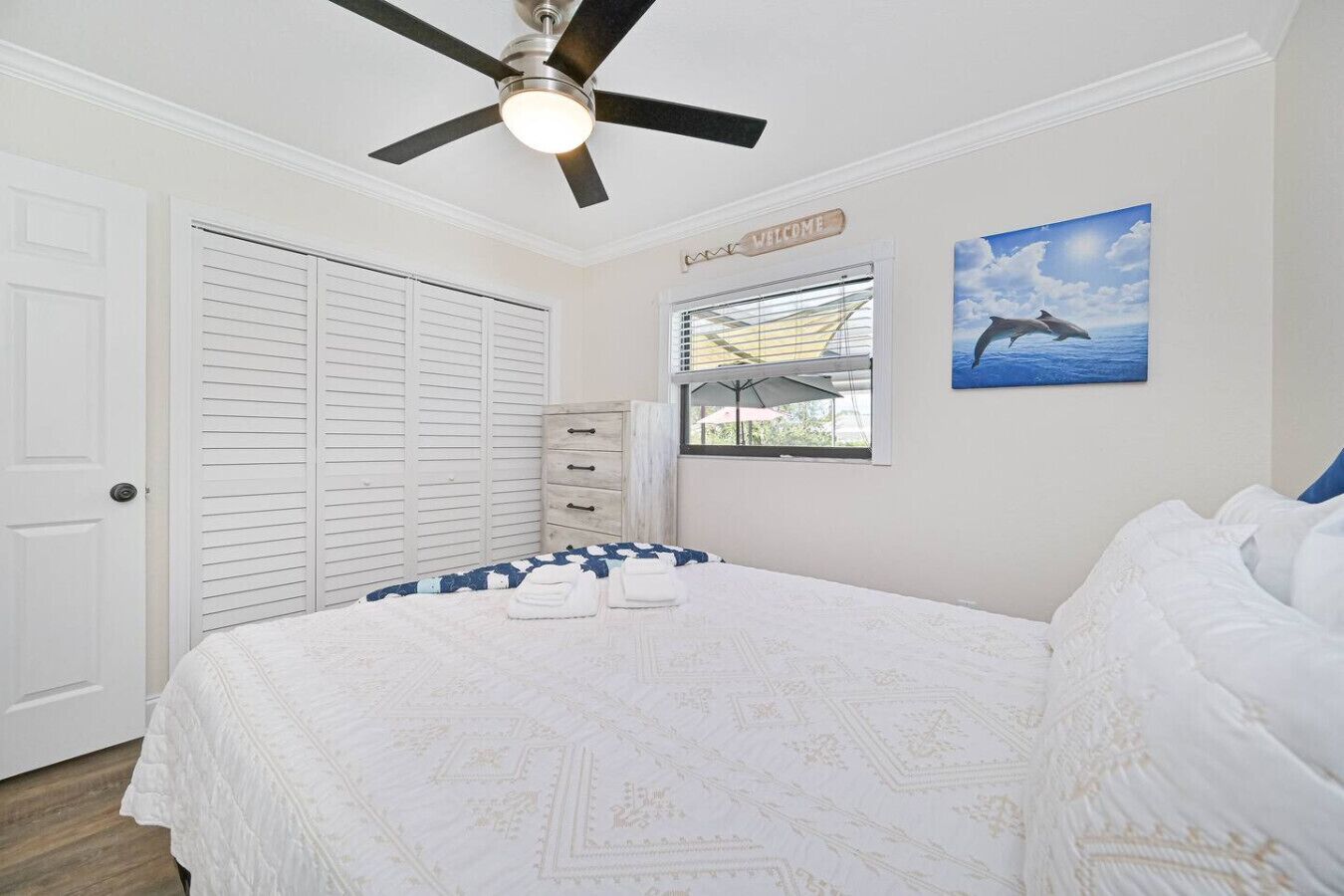 Een strijkplank/strijkijzer, reisbedje, gratis wifi, beddengoed