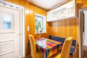 Dining - Duplex Apartment 'Casita' with Shared Garden & Wi-Fi (Burgstädt)