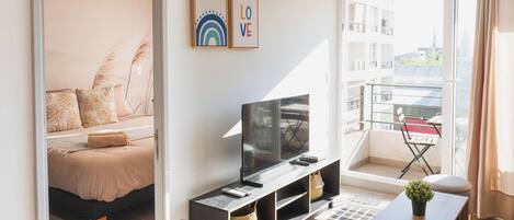 1 habitación, tabla de planchar con plancha, wifi y ropa de cama