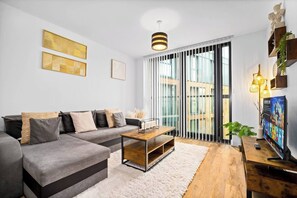 TV - Southside | Free Parking, Gay Village & Bullring (Birmingham)