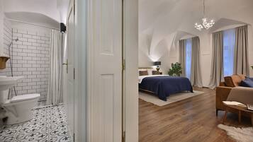 Deluxe-Doppelzimmer | Badezimmer | Designer-Toilettenartikel, Haartrockner, Bademäntel, Handtücher