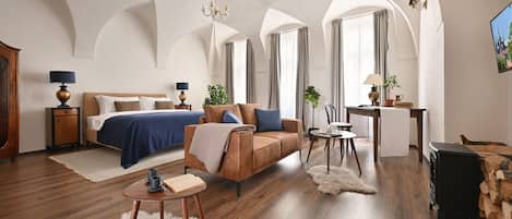 Deluxe Double Room | Iron/ironing board, free WiFi, bed sheets