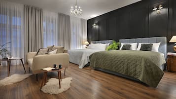 Deluxe fyrbäddsrum | Strykjärn/strykbräda, gratis wi-fi och sängkläder