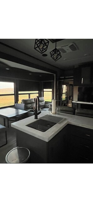 Living area - 2-bedroom get away just 10 minutes from Polson (Polson)