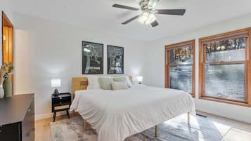 3 slaapkamers, een strijkplank/strijkijzer, wifi, beddengoed