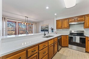 冰箱、微波炉、烤箱、炉灶