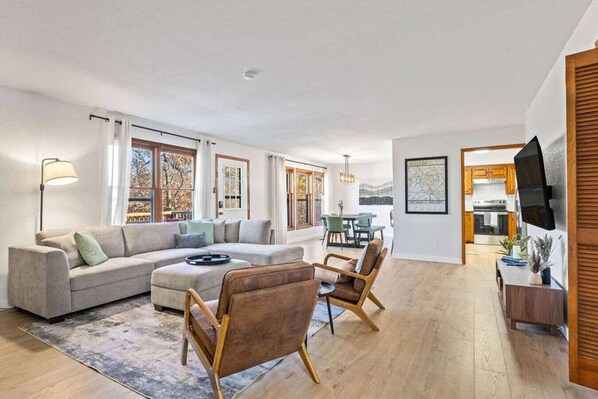 Televisie en een open haard