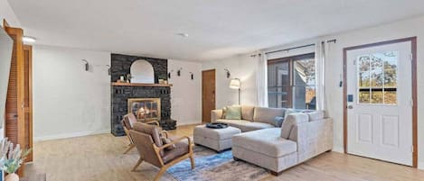 Télévision, cheminée