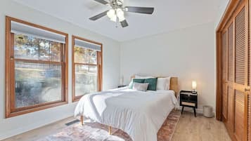 3 bedrooms, iron/ironing board, WiFi, bed sheets