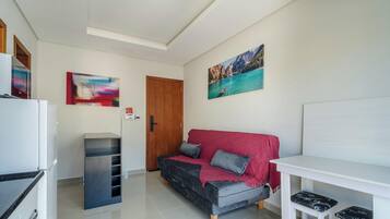 Lägenhet | Vardagsrum | 32-tums smart-tv med digitalkanaler