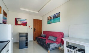 Lägenhet | Vardagsrum | 32-tums smart-tv med digitalkanaler