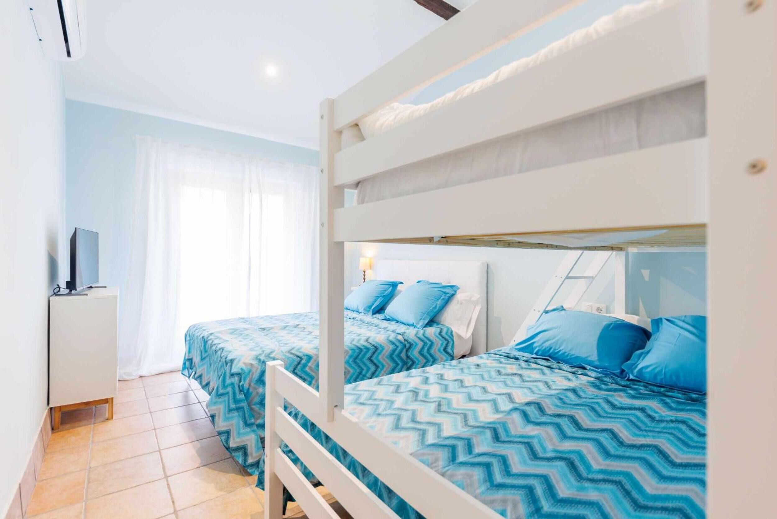 3 slaapkamers, een strijkplank/strijkijzer, wifi, beddengoed