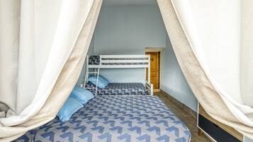 3 chambres, fer et planche à repasser, Wi-Fi, draps fournis