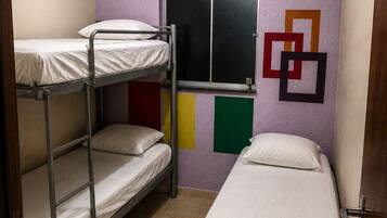 Economy-Zweibettzimmer | Allergikerbettwaren, Verdunkelungsvorhänge, Bügeleisen/Bügelbrett
