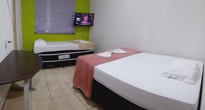 Suite económica | Ropa de cama hipoalergénica y cortinas blackout 
