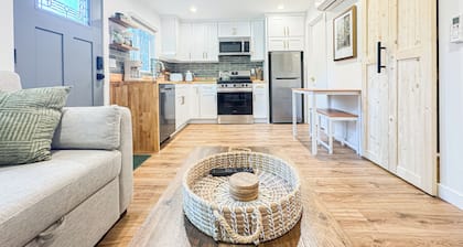 Charming 1-Bedroom Oasis in Woodland Hills- RE