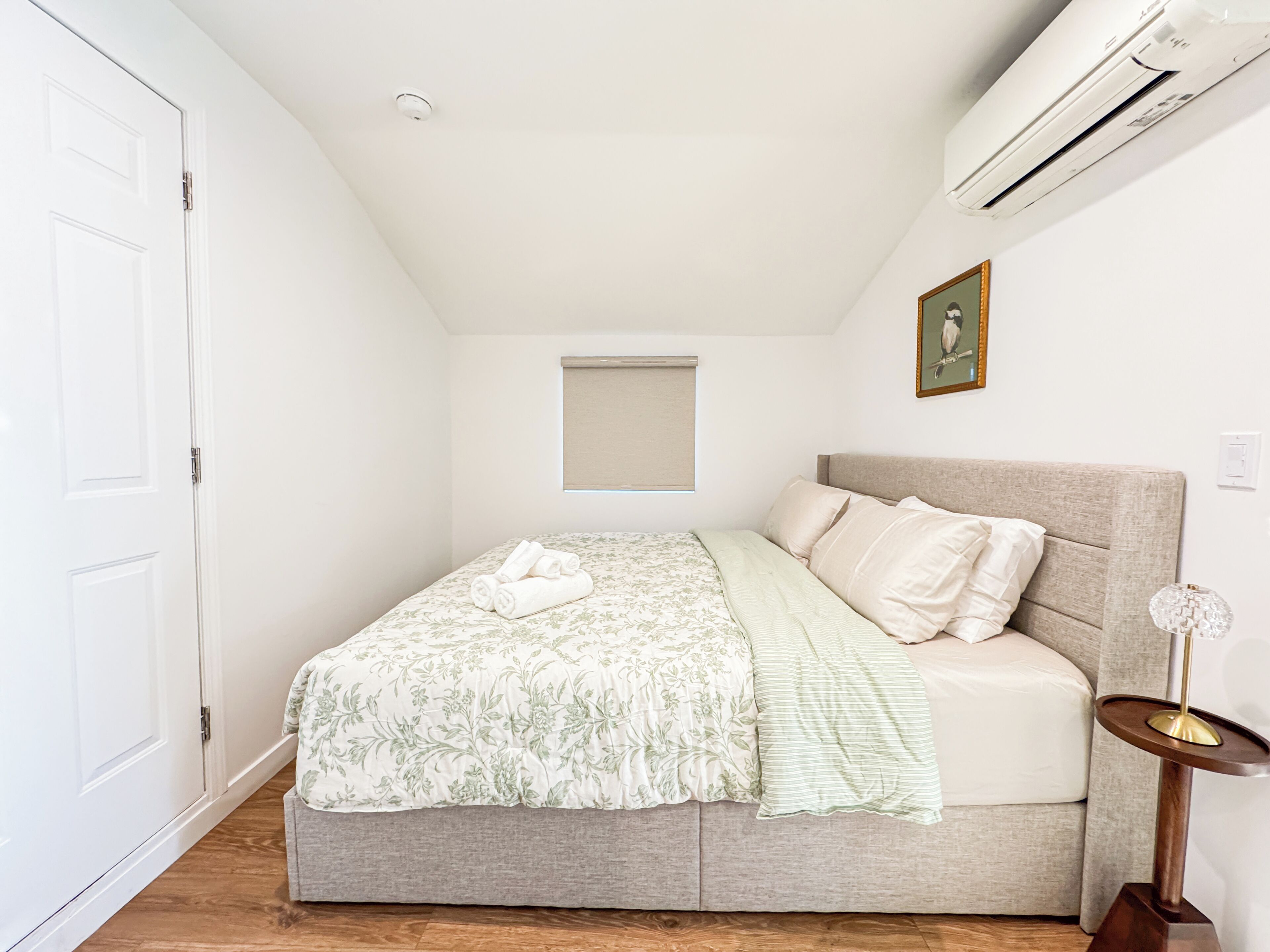 1 dormitorio, tabla de planchar con plancha, wifi gratis y ropa de cama