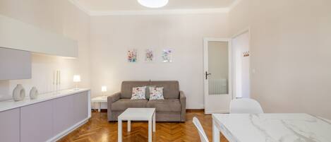 Apartment, Multiple Beds, Pets allowed, Partial Sea View | Living area