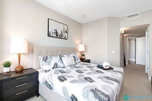 2 bedrooms, desk, iron/ironing board, free WiFi - 34th FL Allure Waikiki | Parking | Pool | City & Mtn Views (Honolulu)