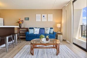 TV - 17th Fl Waikiki Banyan | Parking | AC | City View (Honolulu)
