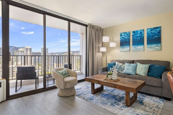 TV - 20th Fl Waikiki Banyan | King | AC | Parking (Honolulu)