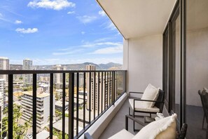 Property grounds - 20th Fl Waikiki Banyan | King | AC | Parking (Honolulu)