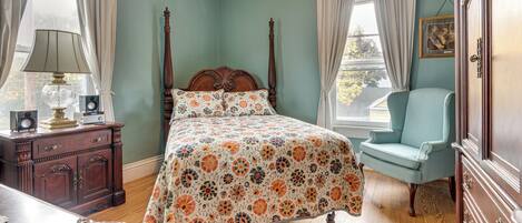 3 habitaciones, tabla de planchar con plancha, internet y ropa de cama