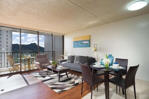 TV - 29th Fl Waikiki Banyan | Diamond Head Views | Parking | AC (Honolulu)