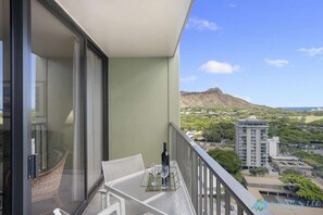 Outdoor dining - 20th Fl Waikiki Sunset | King | AC | Parking | Pool (Honolulu)
