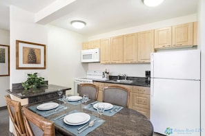 Fridge, microwave, oven, stovetop - 20th Fl Waikiki Sunset | King | AC | Parking | Pool (Honolulu)