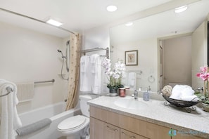 Hair dryer, bidet, towels - 20th Fl Waikiki Sunset | King | AC | Parking | Pool (Honolulu)